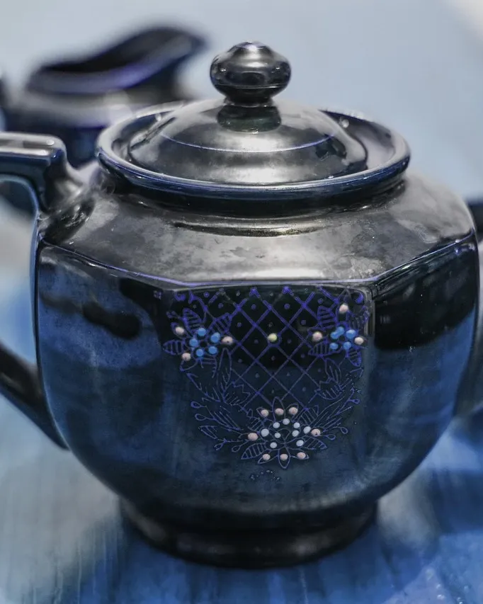 tazza di tè sul davanzale